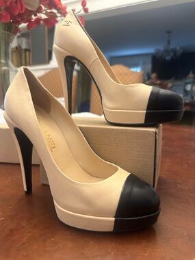 ✔️ CHANEL Cream and Black Two-Tone Platform Pumps